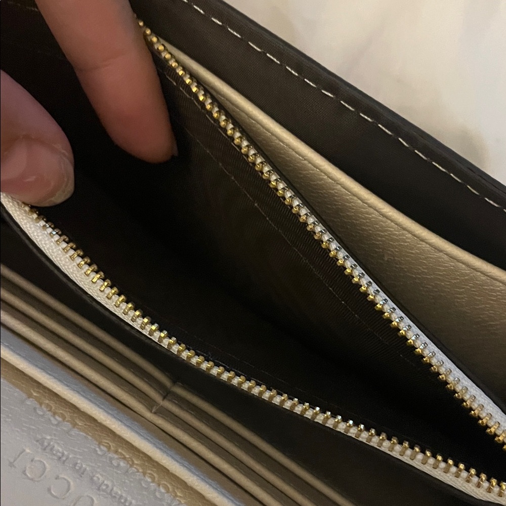 Gucci Beige GG Supreme Crossbody with Green-Red Web and Gold Chain Brand New. - Picture 14 of 16